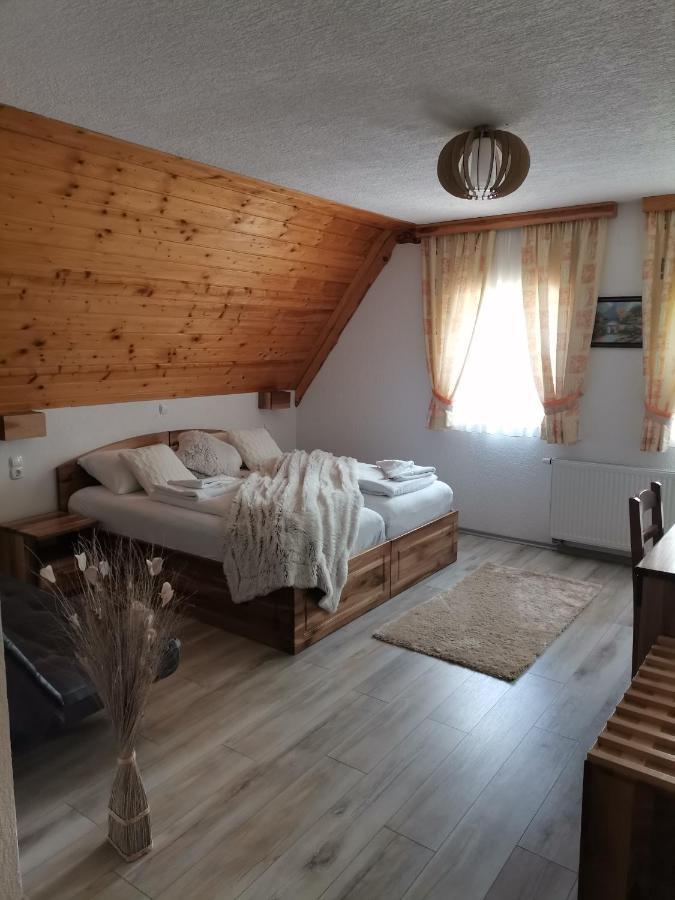 Hotel Pansion House Prijeboj Jezerce Zewnętrze zdjęcie